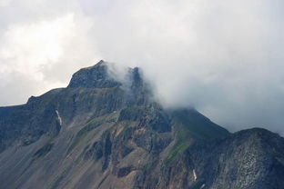 峨眉山天气，一山有四季，十里不同天